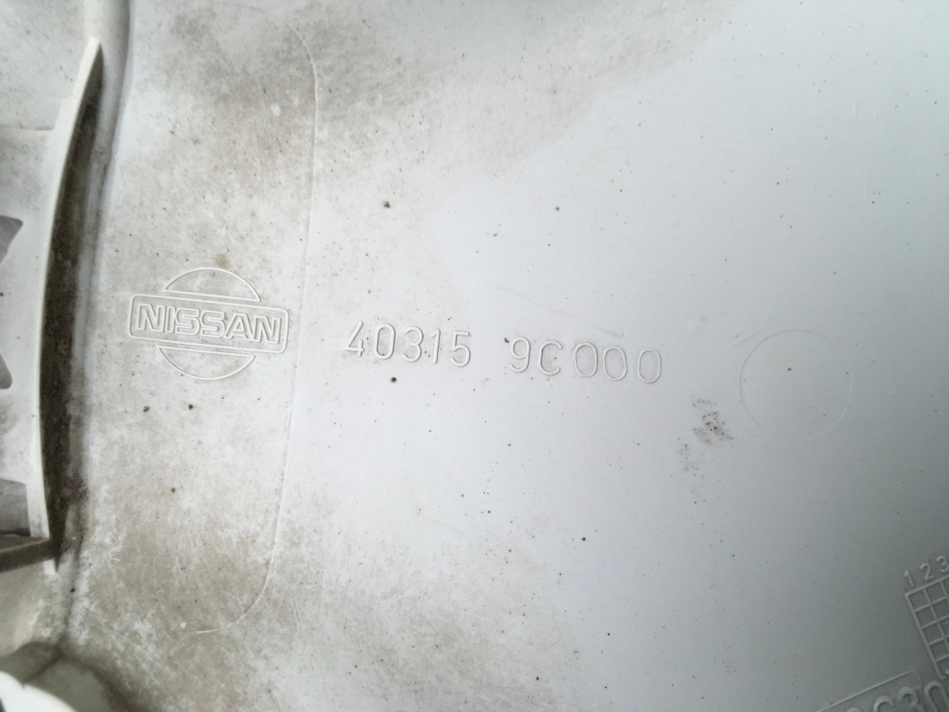 Tapacubos Nissan Serena C23 - 403159C000