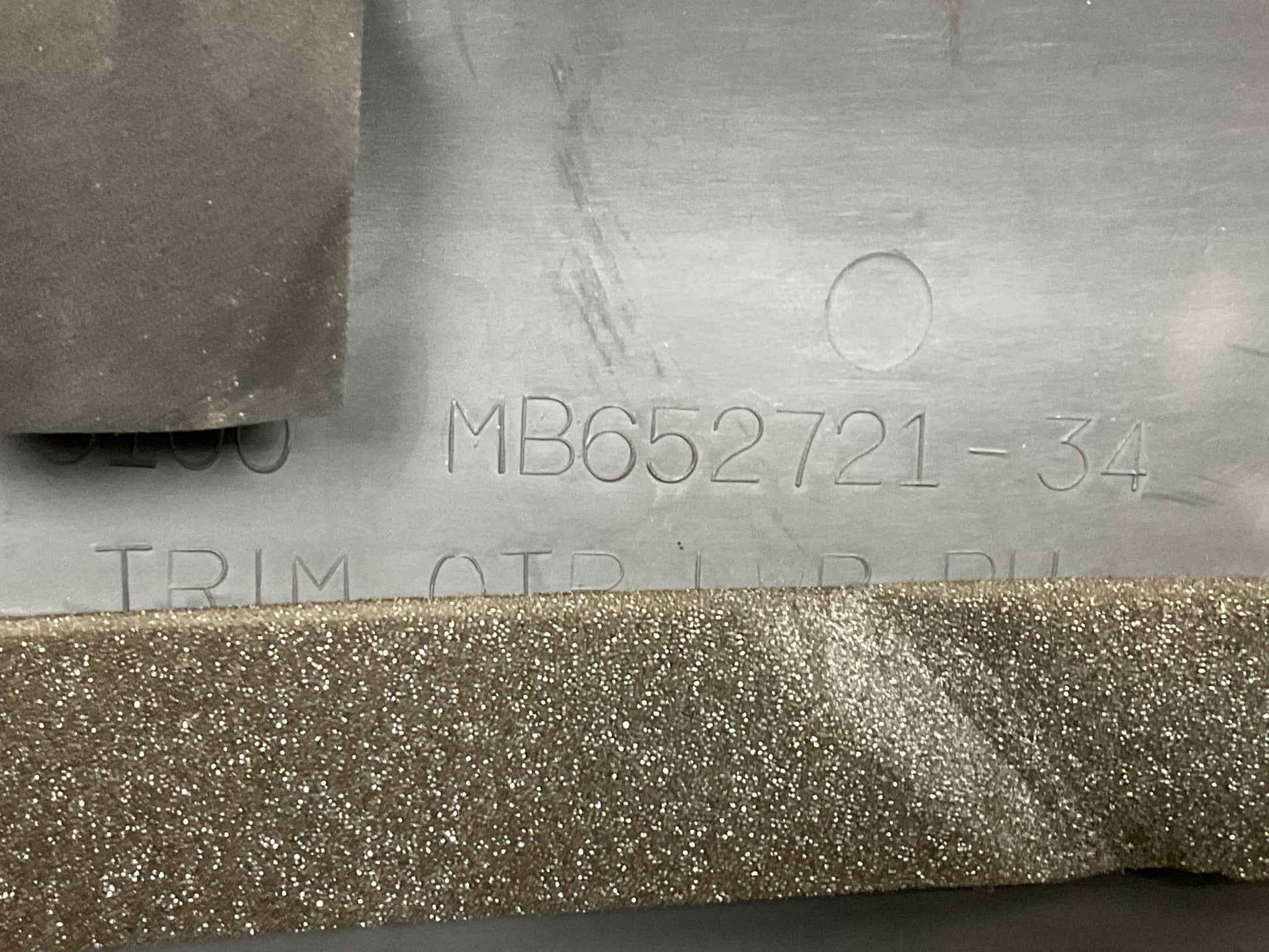 Tapiz izq Maletero Mitsubishi Pajero 1991-2000 - MB652721 _