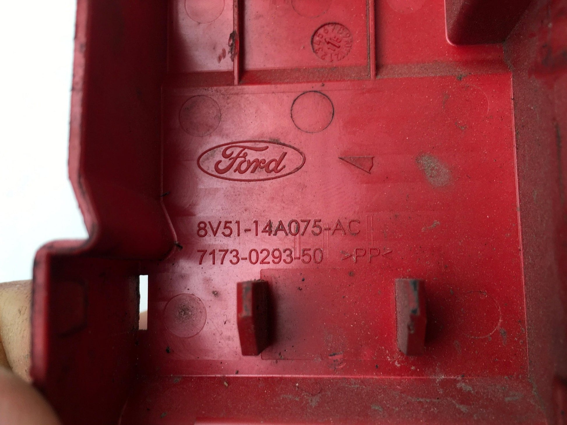 Terminal positivo bateria Ford Fiesta VII - 8V5114A075AC