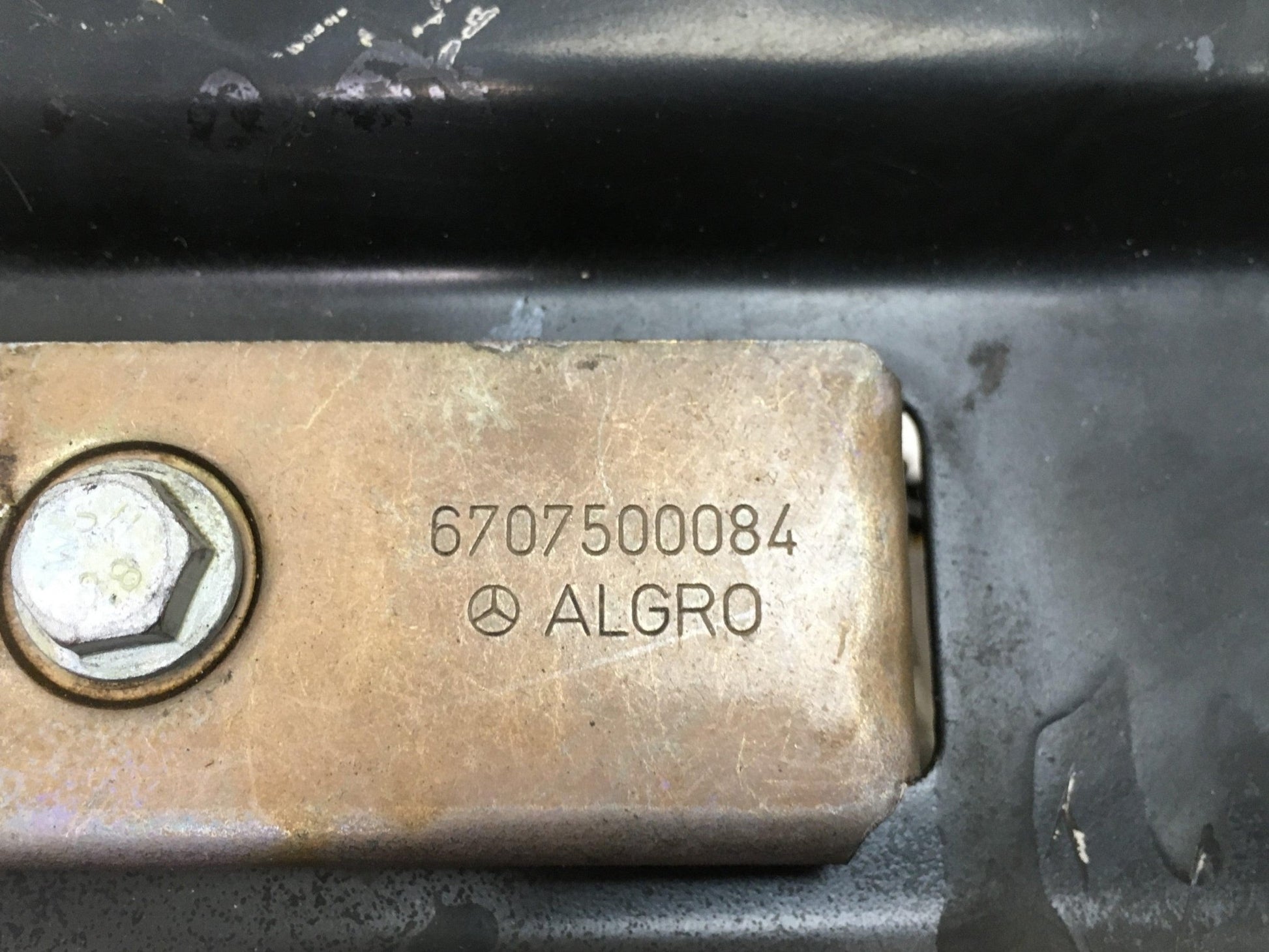 Travesaño porta cerradura capo Mercedes W901 - A9018171320