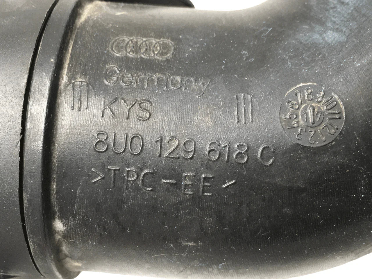 Tubo admision Audi 8U0129618C