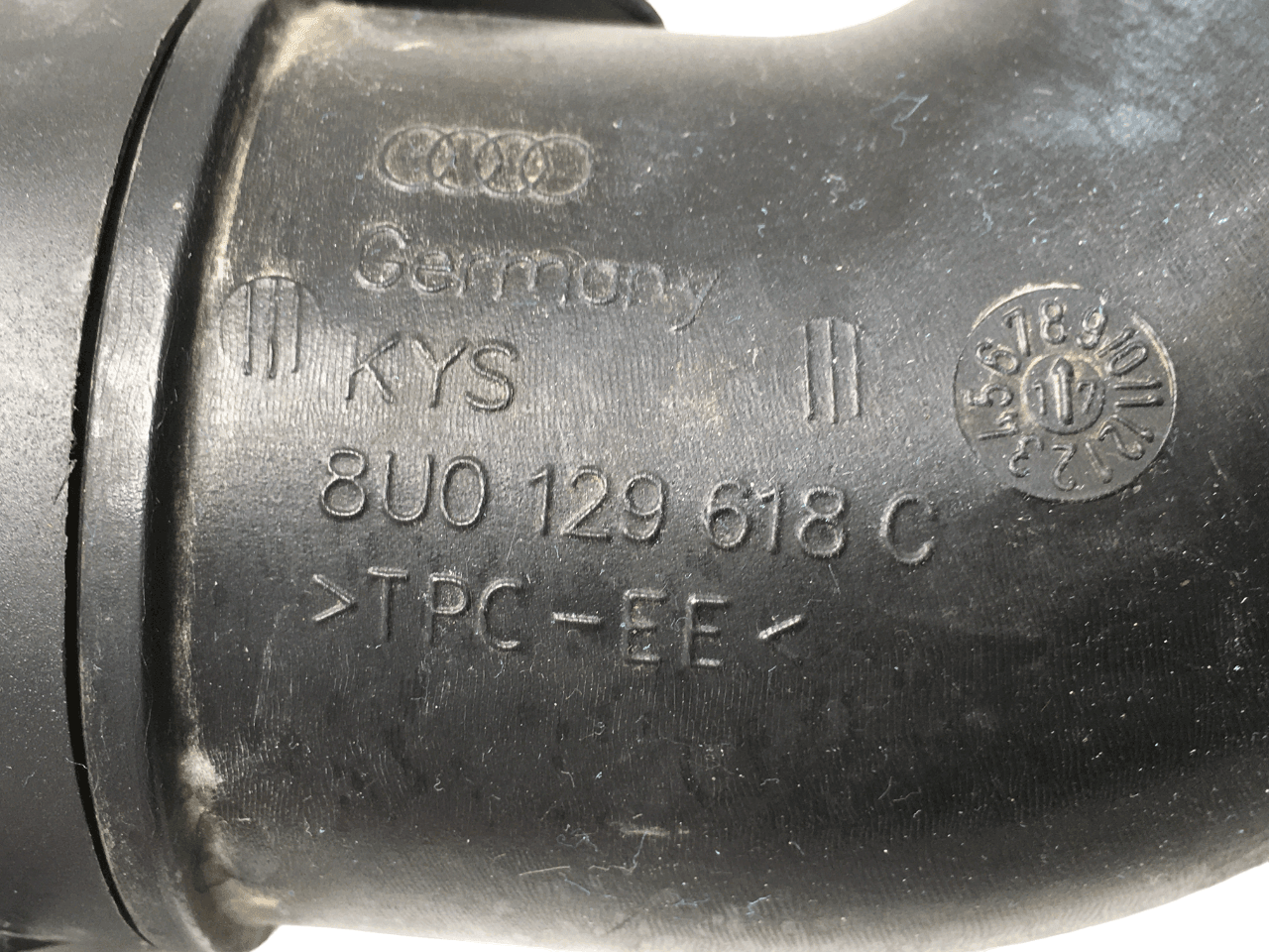 Tubo admision Audi 8U0129618C - 8U0129618C