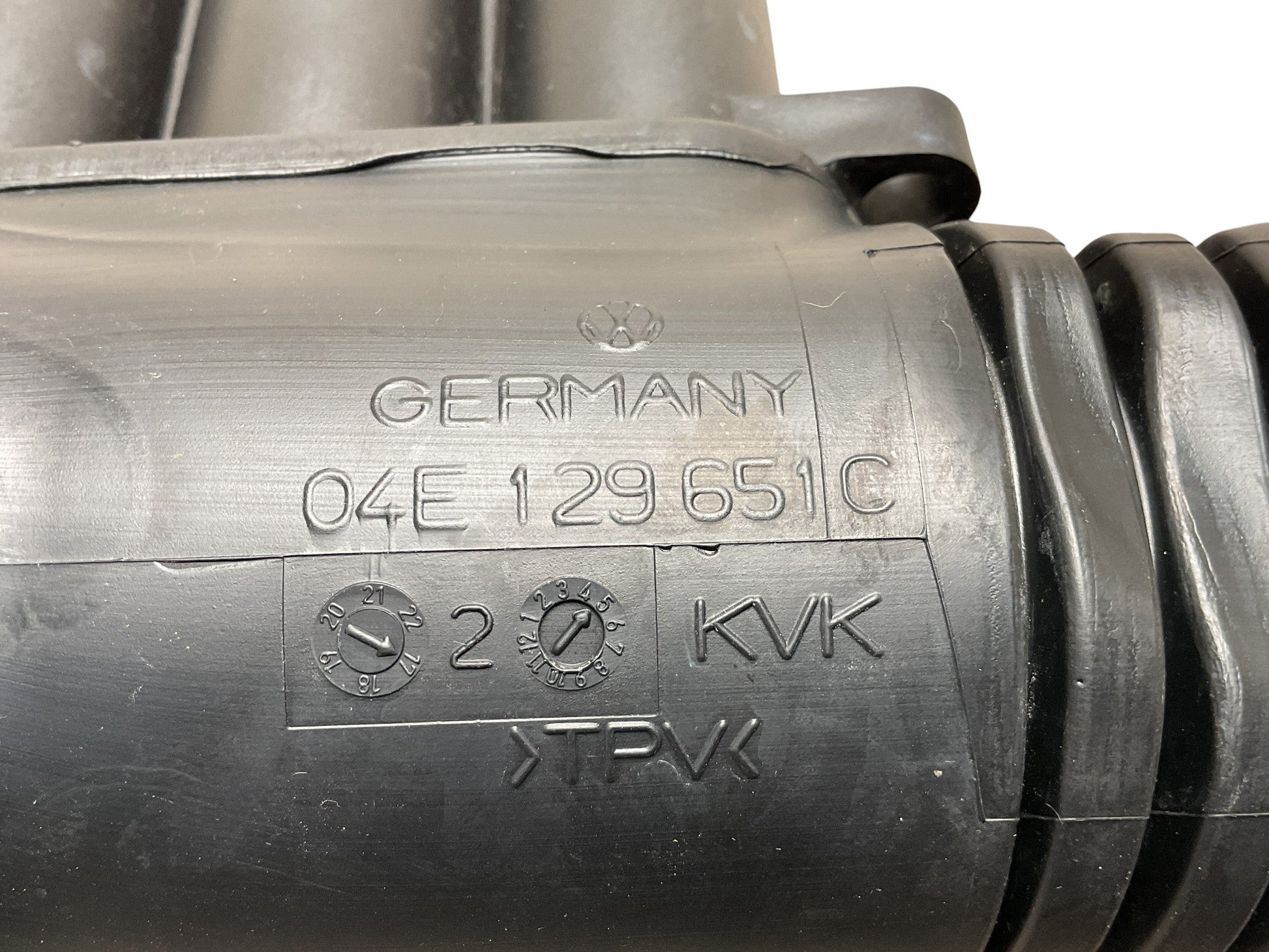 Tubo admisión VW 04E129651C - 04E129651C _