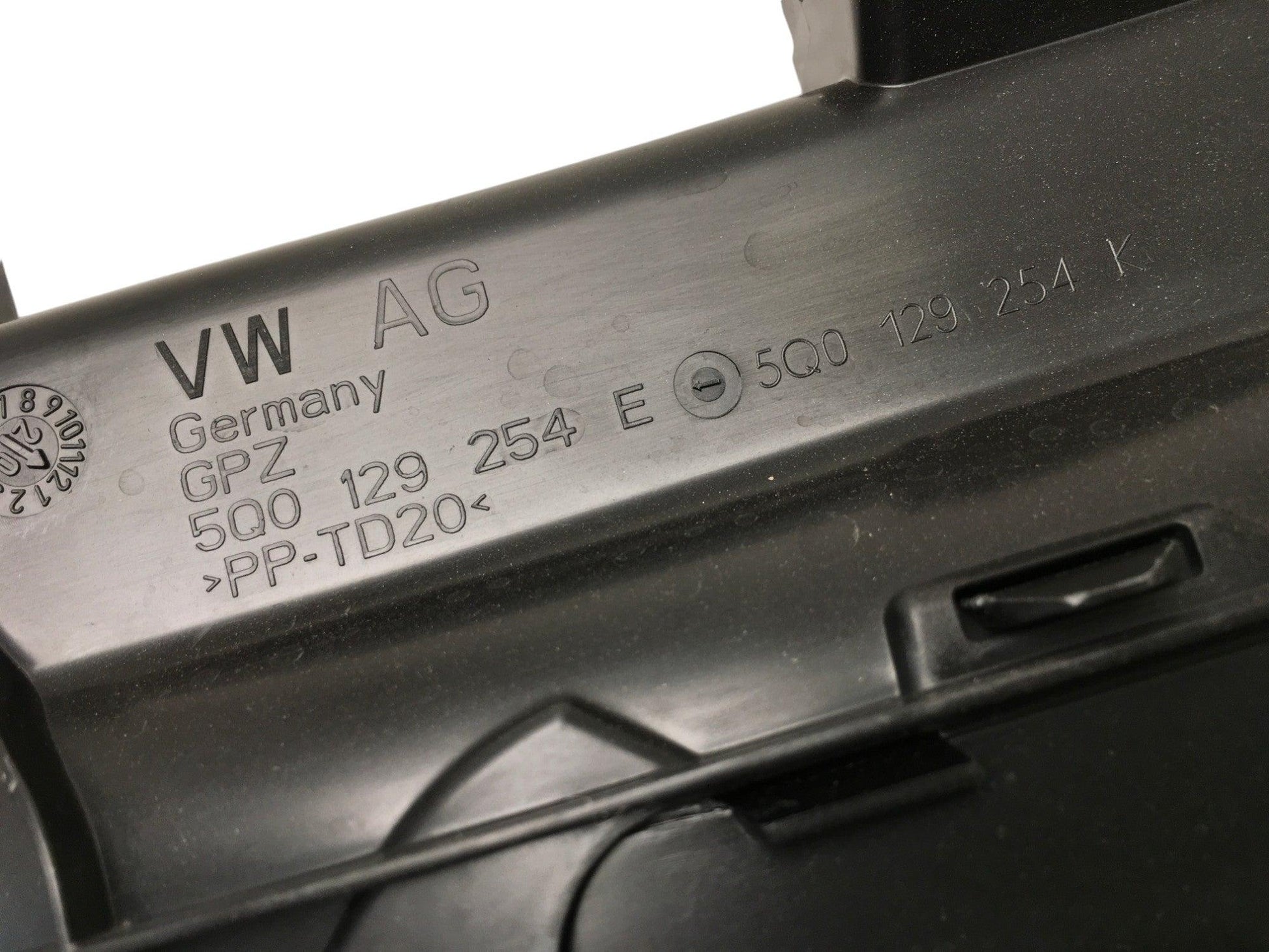 Tubo admision VW 5Q0129747B - 5Q0129747B