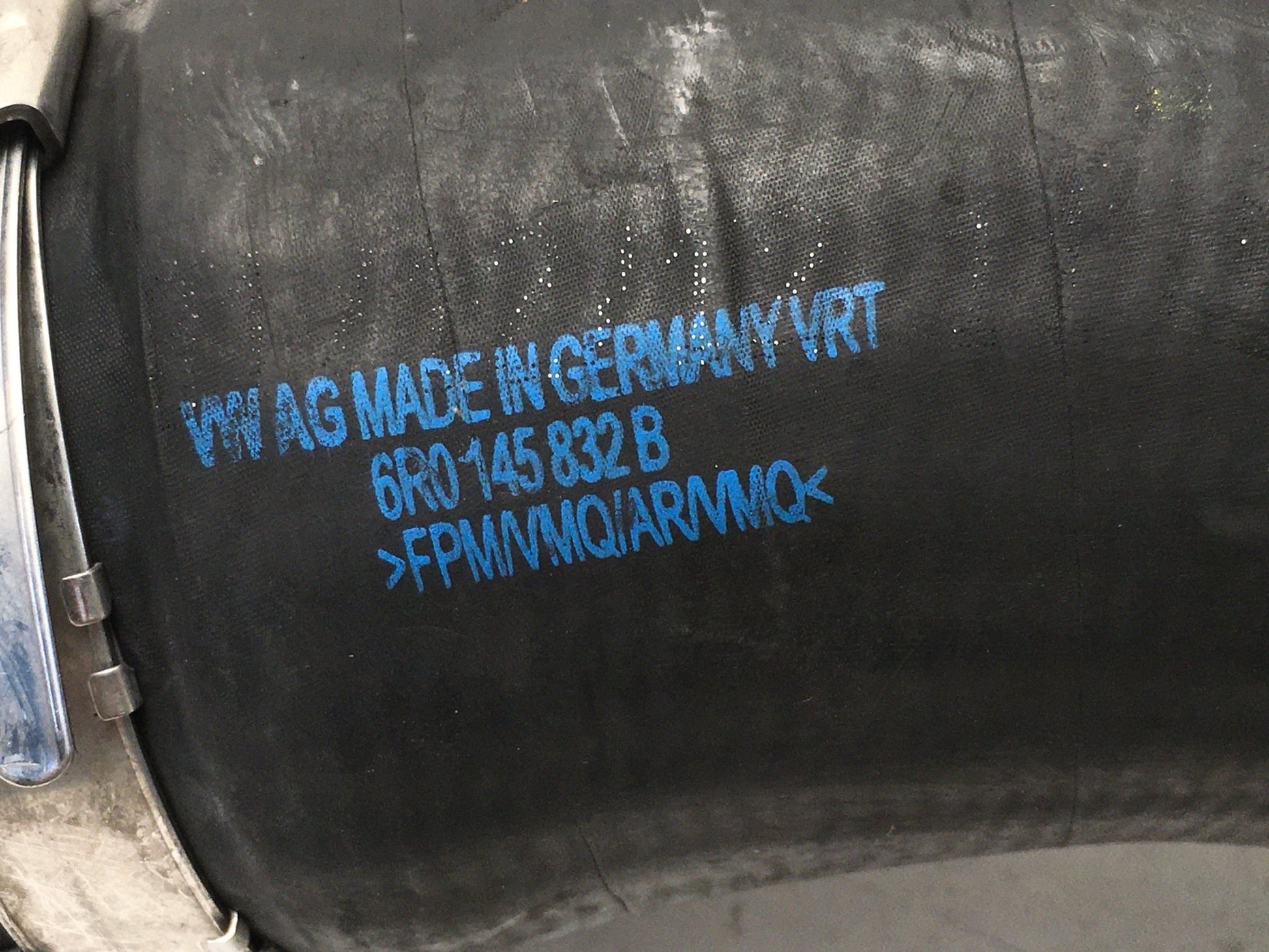 Tubo intercooler VAG 6R0145832B - 6R0145832B