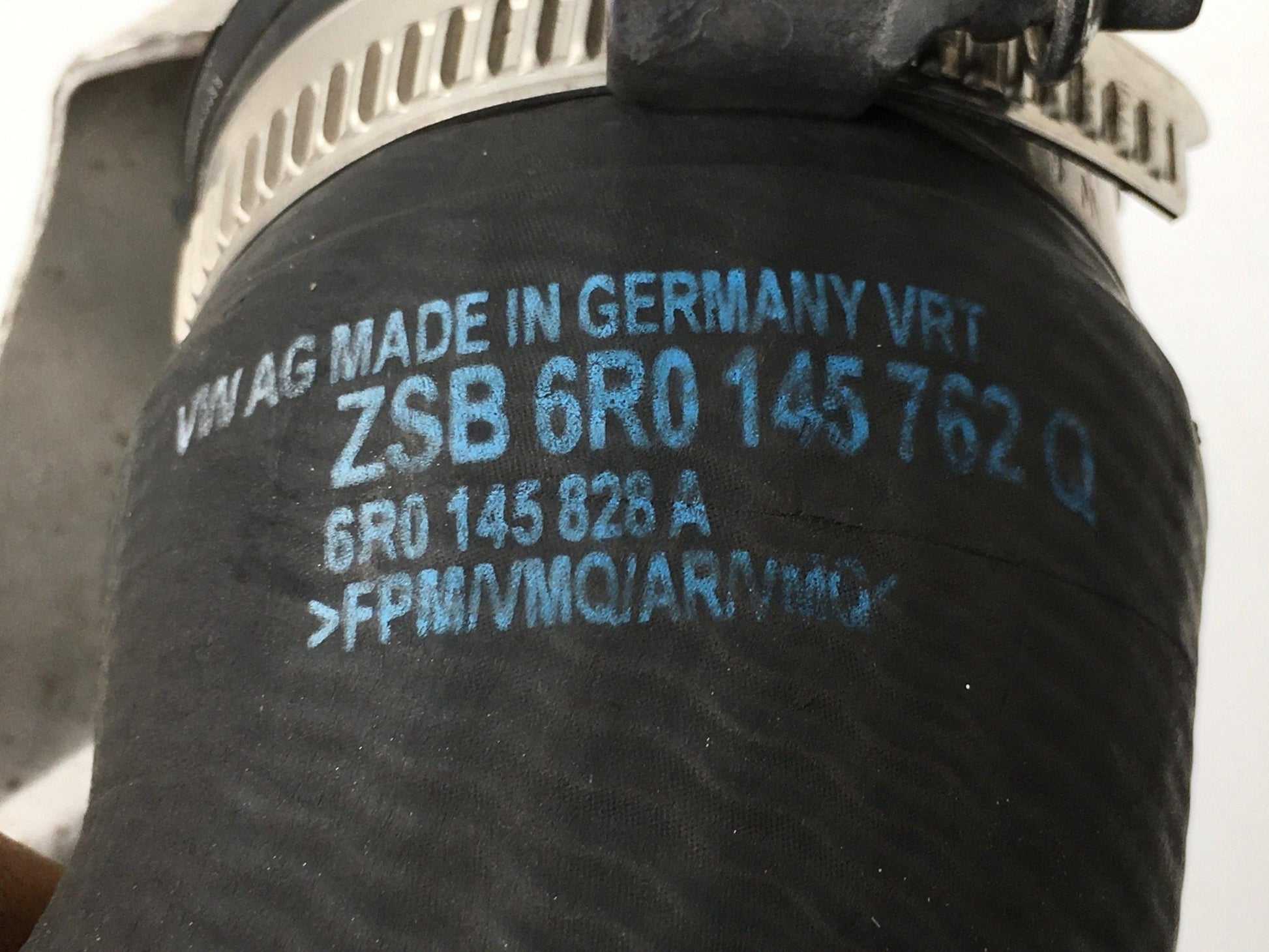 Tubo intercooler VAG 6R0145832B - 6R0145832B