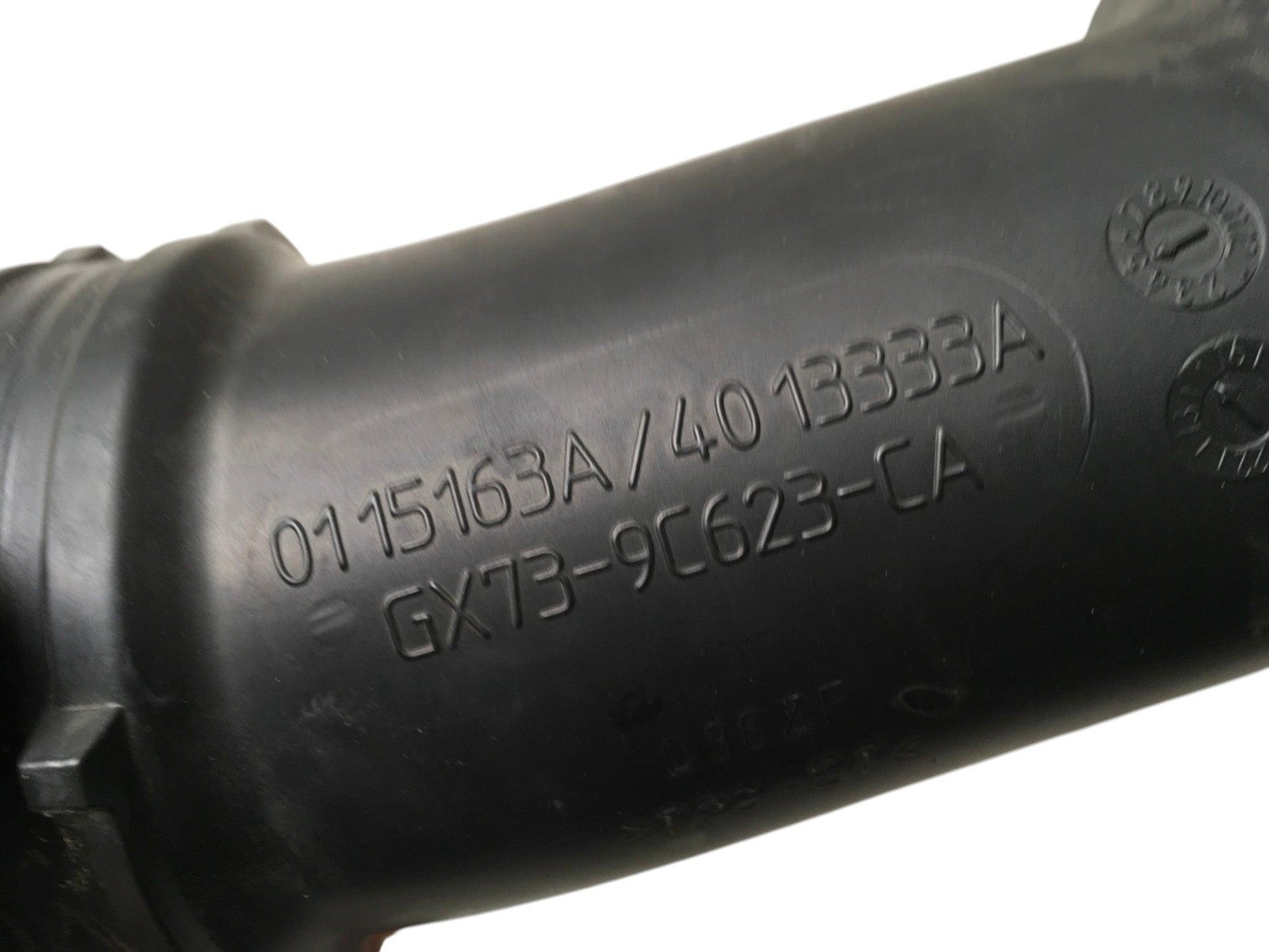 Tubo turbocompresor Jaguar GX739C623CA - GX739C623CA