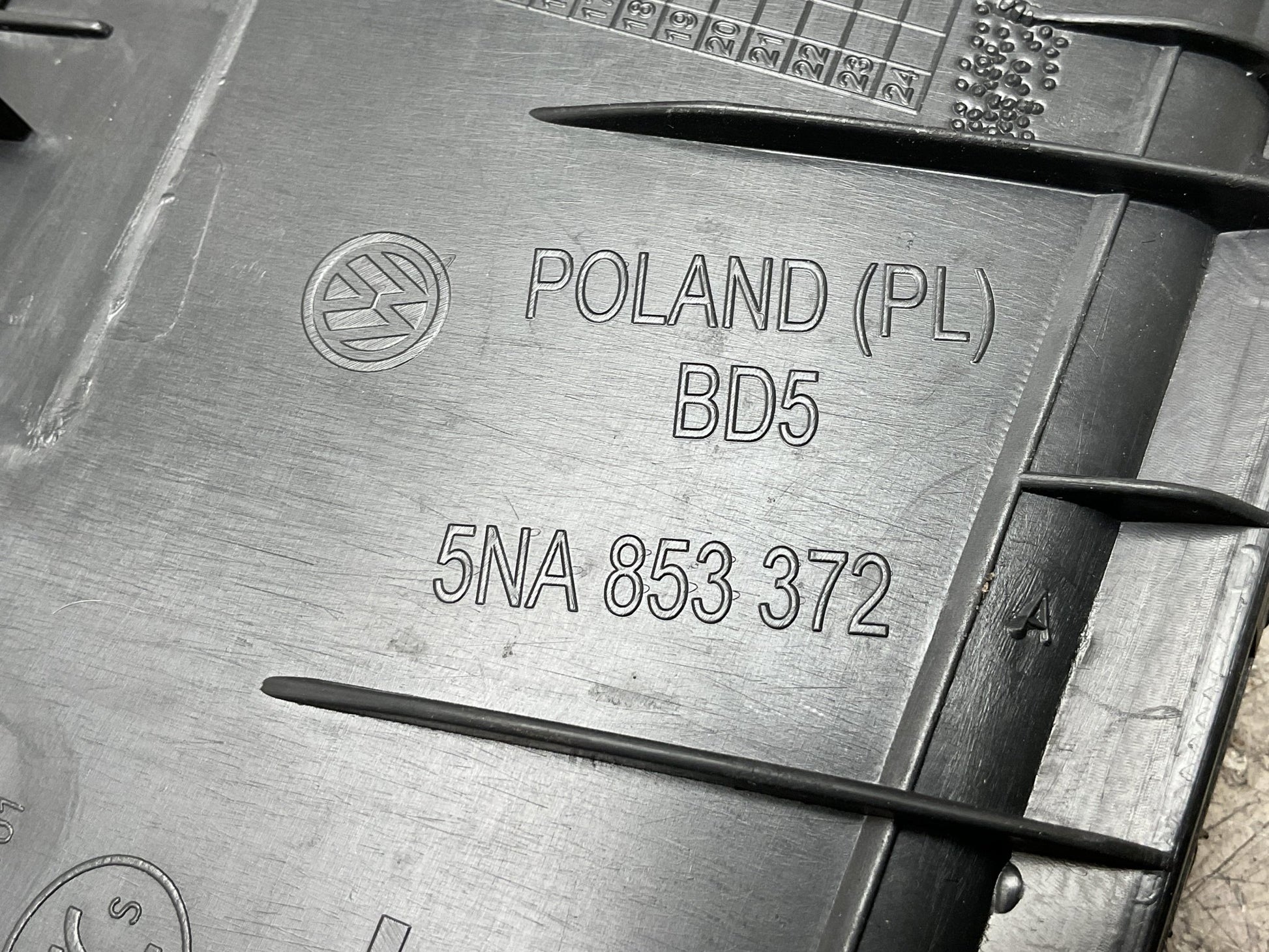 Umbral dcho VW Tiguan 2016 2025 - 5NA853372