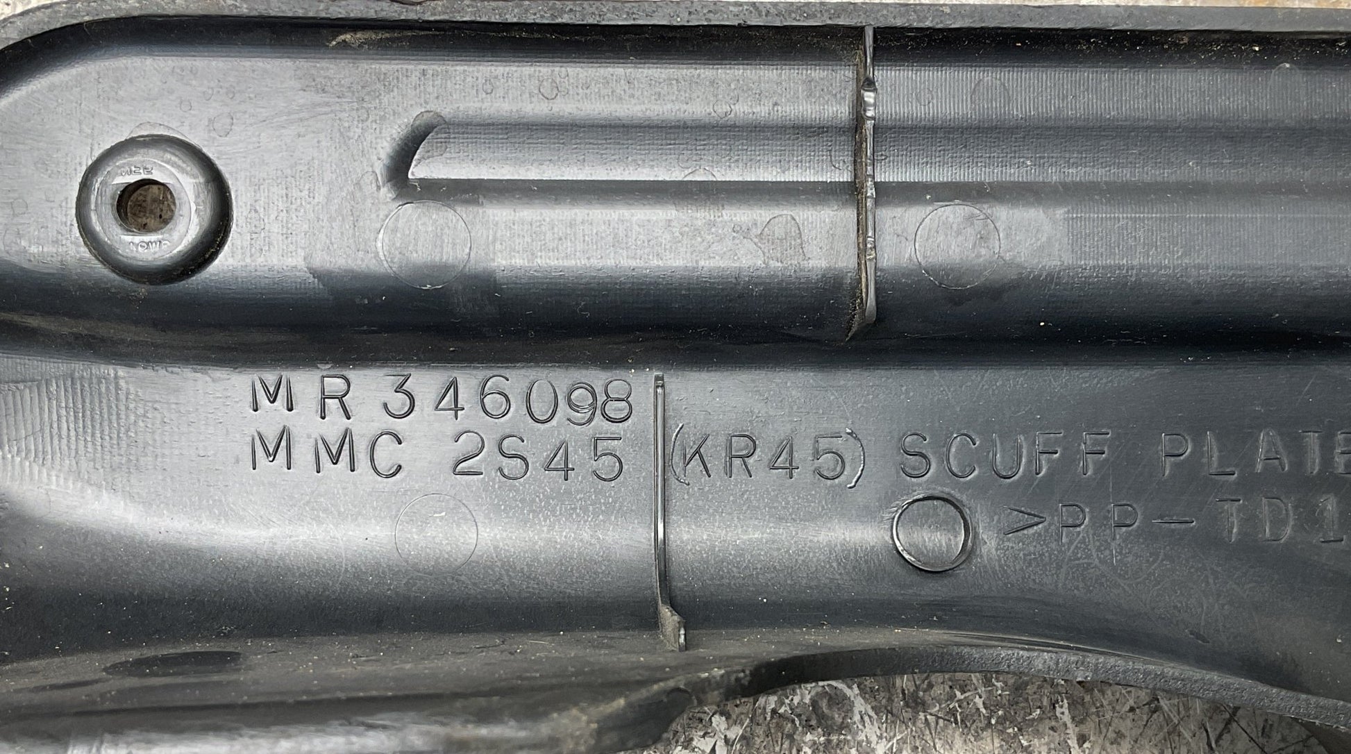 Umbral Puerta del dcha Mitsubishi Pajero Pinin - MR346098