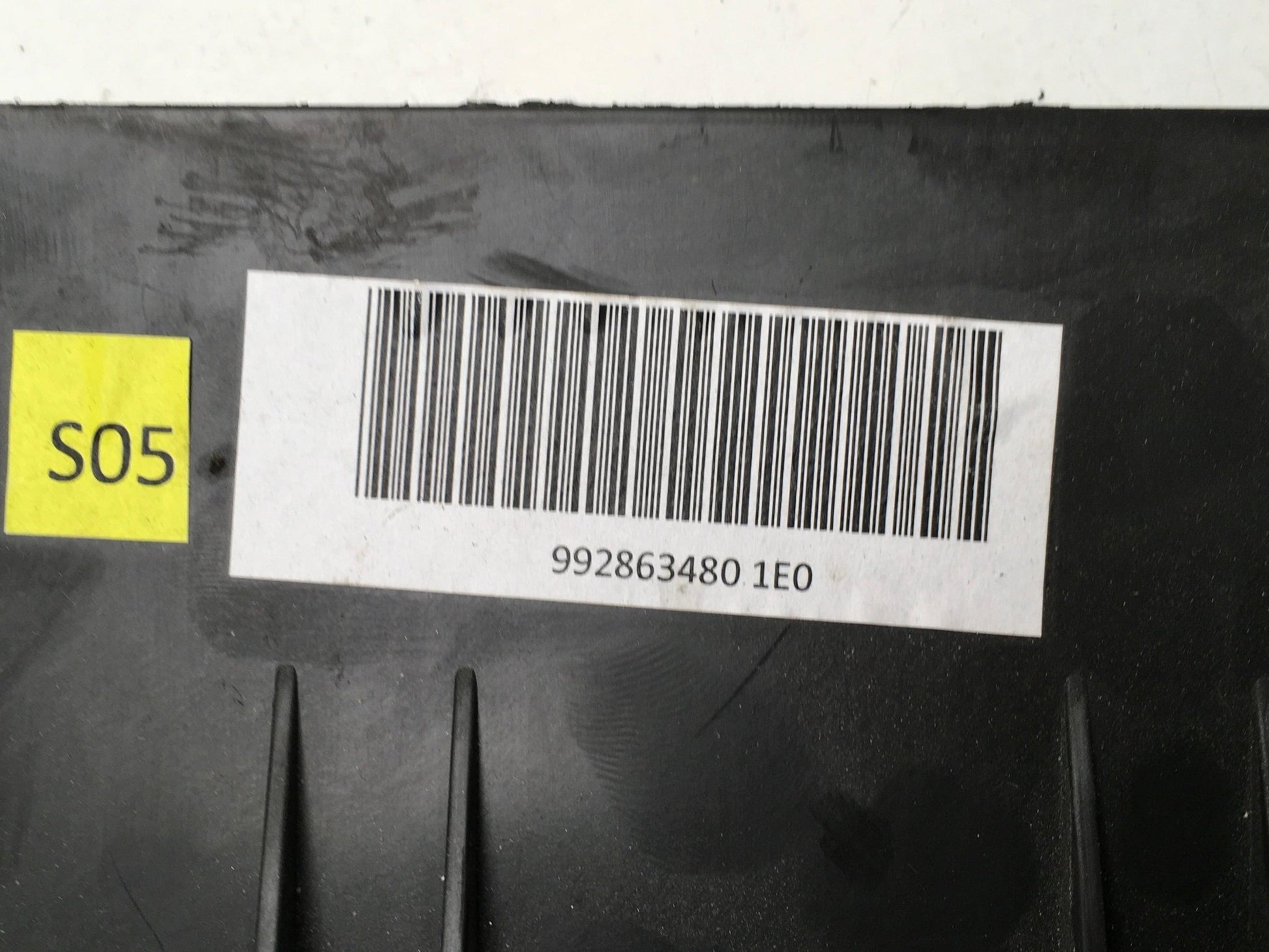 Umbral puerta derecha Porsche 992 - 992863480A