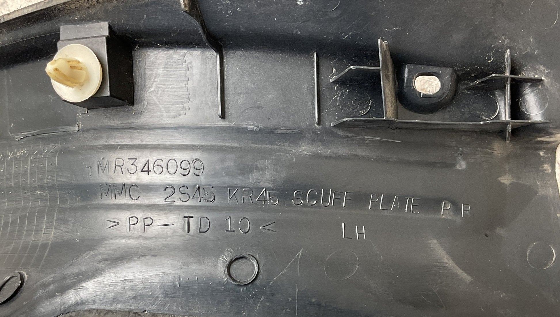 Umbral tra izq Mitsubishi Pajero Pinin - MR346099