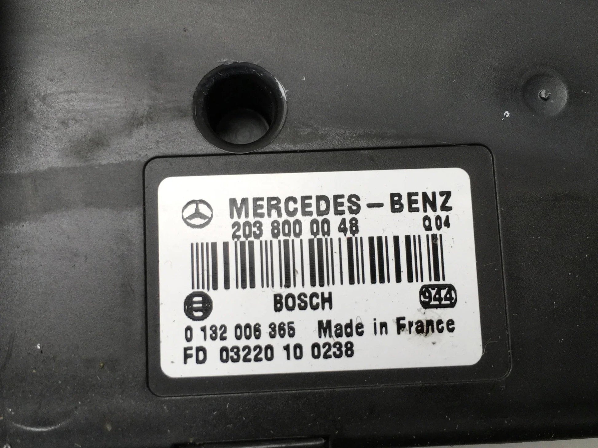 Valvula vacio Mercedes 2038000048