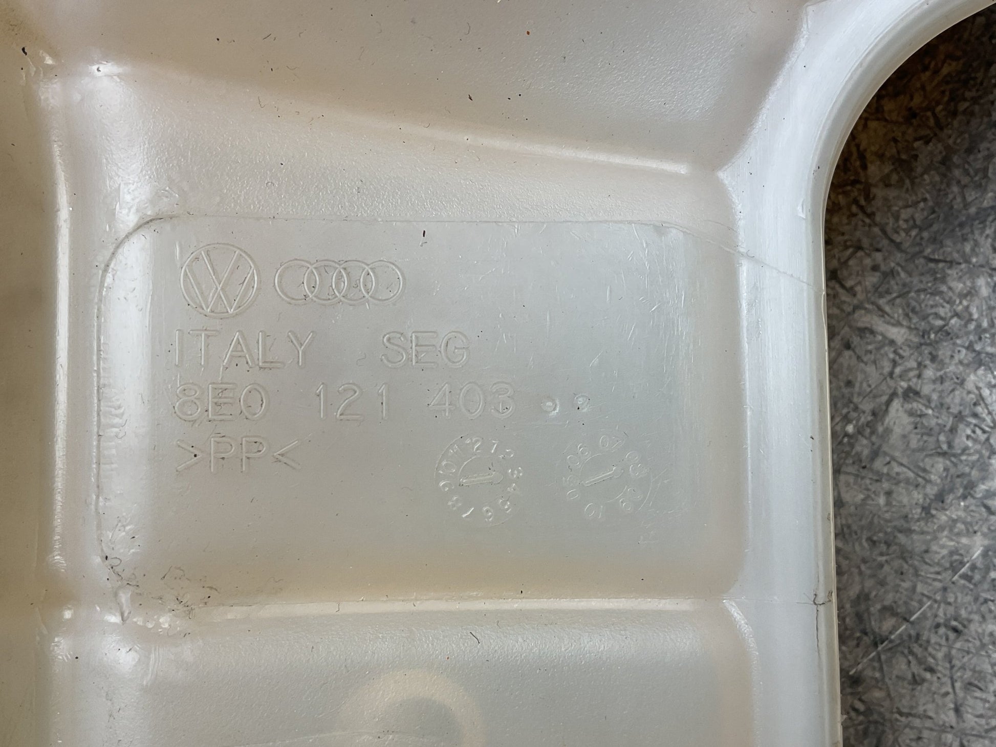 Vaso Expansion Audi A4 00 - 08 Seat Exeo - 8E0121403_