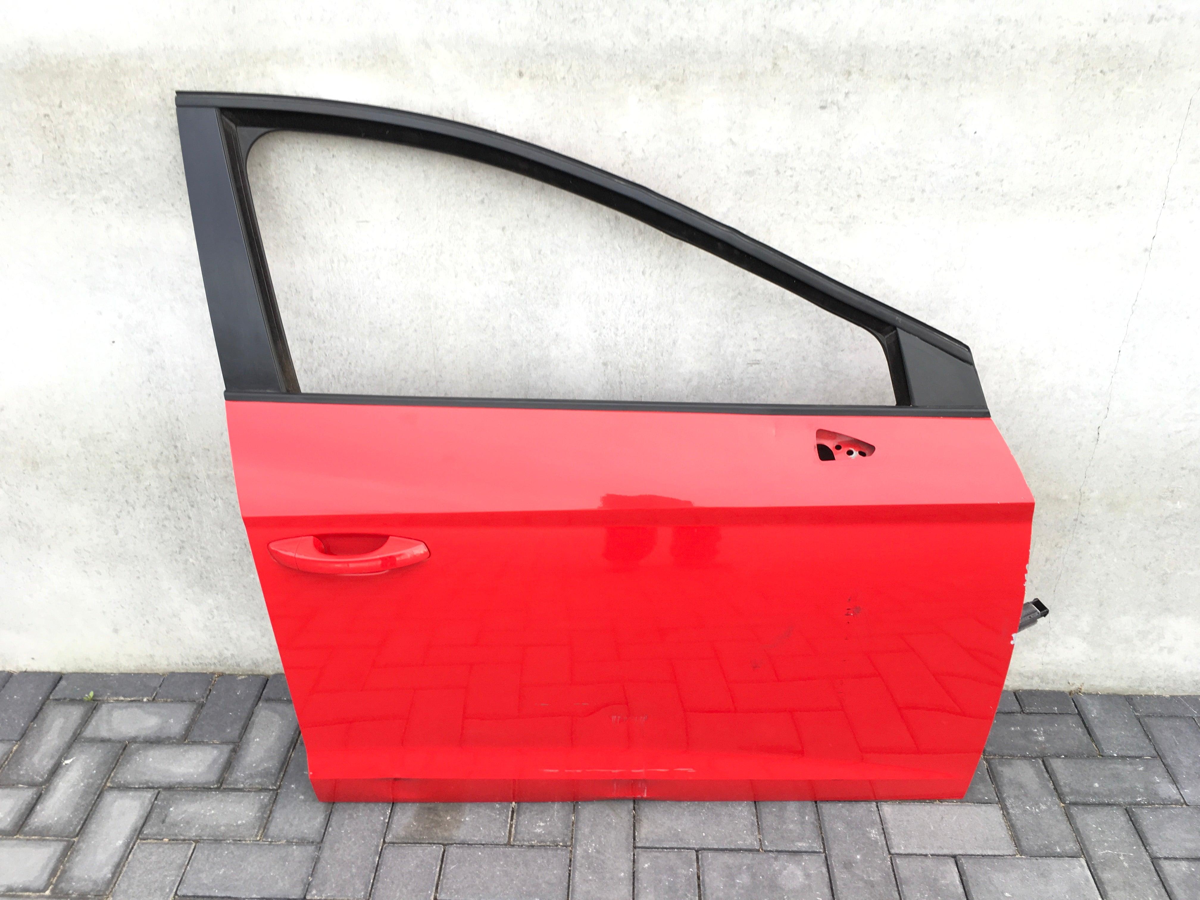 Puerta delantera derecha Seat Leon III - AutoRR 5F3831056