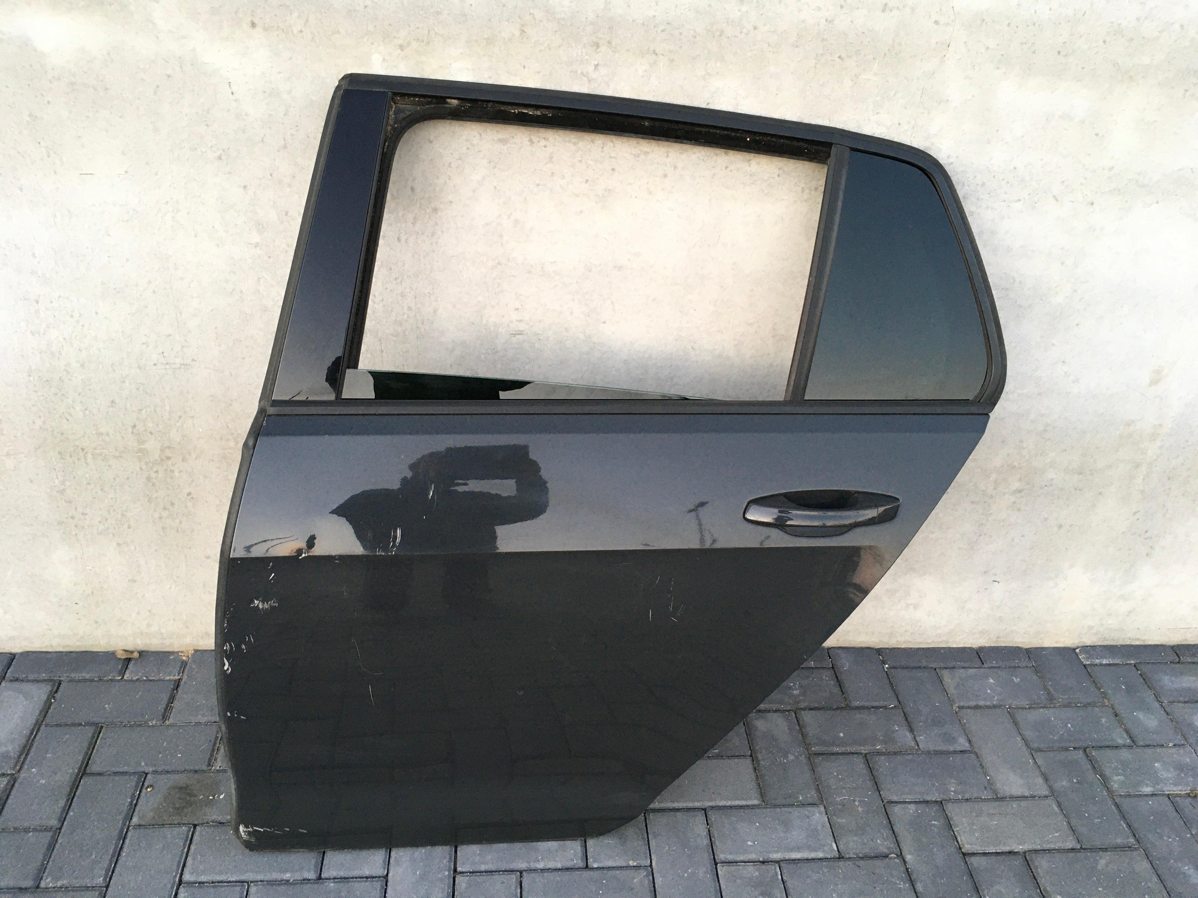 Puerta trasera izq volkswagen golf 7 negra - AutoRR 5G4833055AC