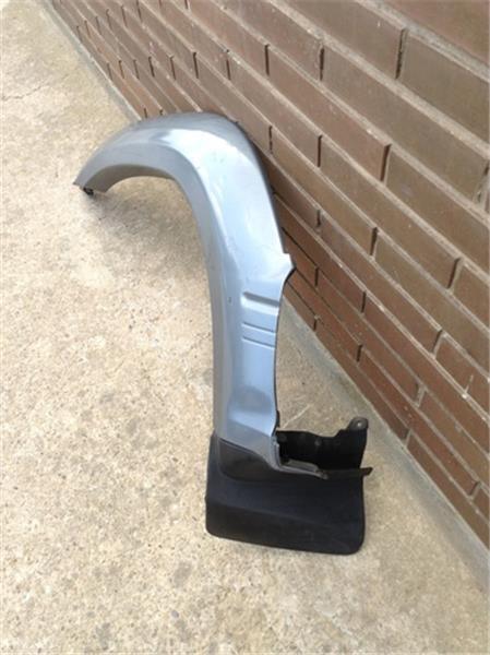 Aletin del izq toyota land cruiser j9 - 242296485