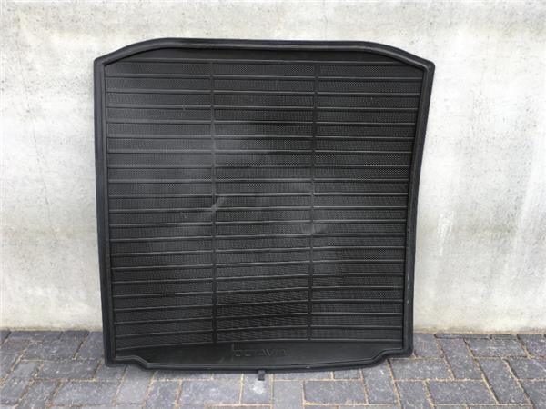 Alfombra maletero skoda octavia 5e