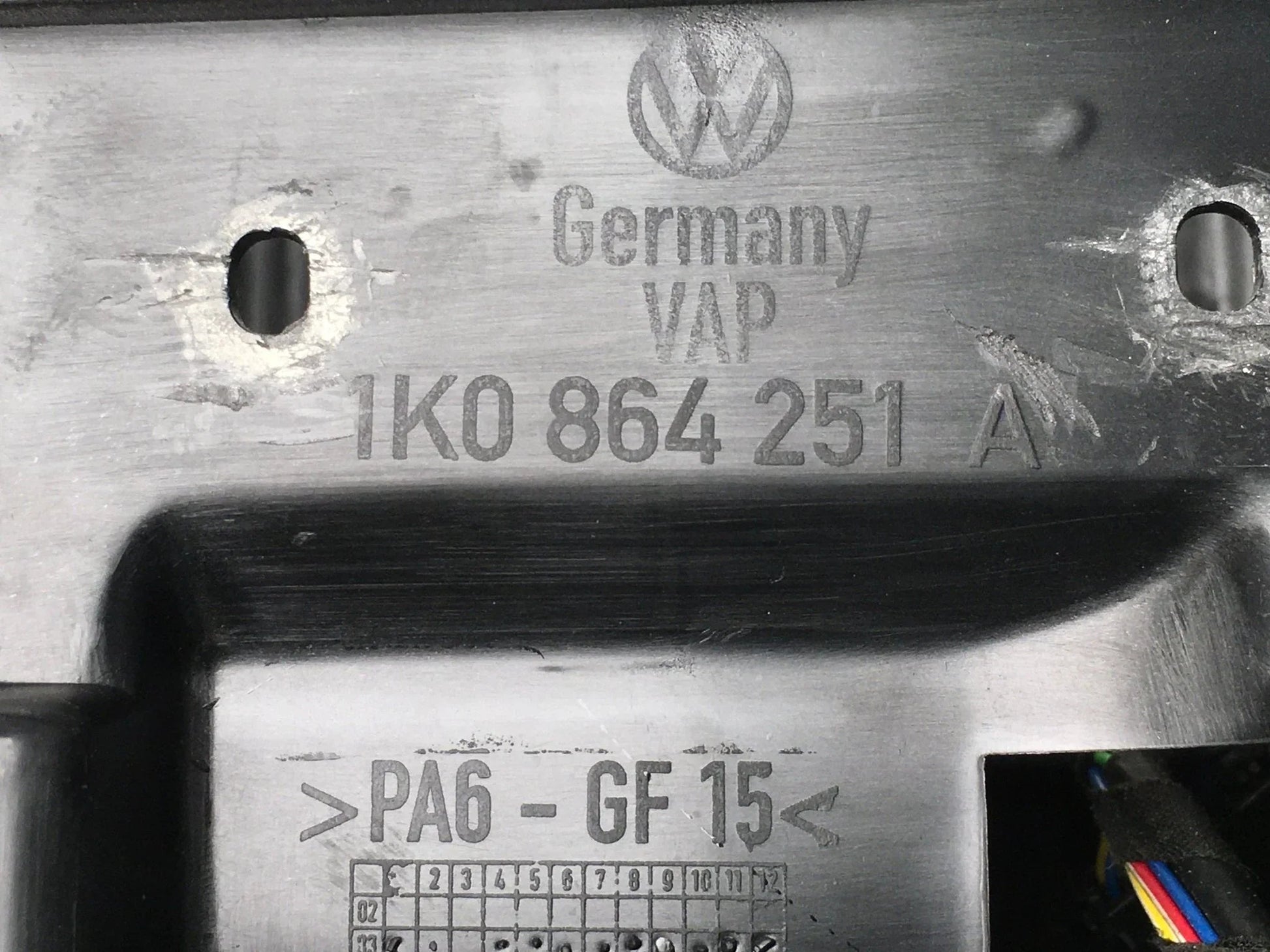 Apoyabrazos central VW Golf V 1K0864251A