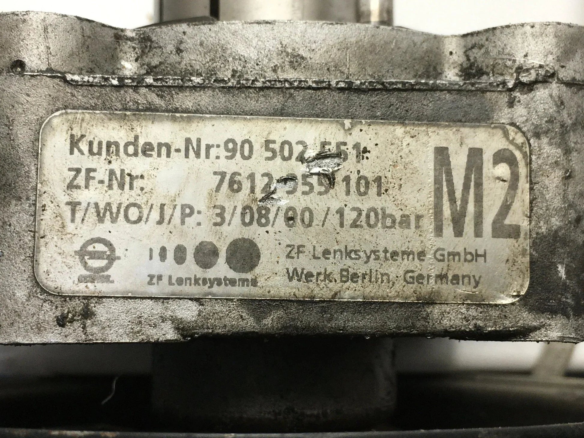 Bomba dirección Opel Vectra B 90502551