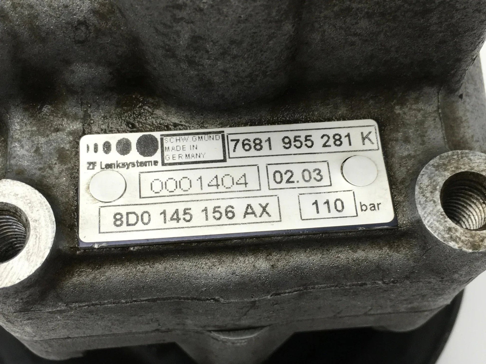 Bomba dirección VW 8D0145156AX