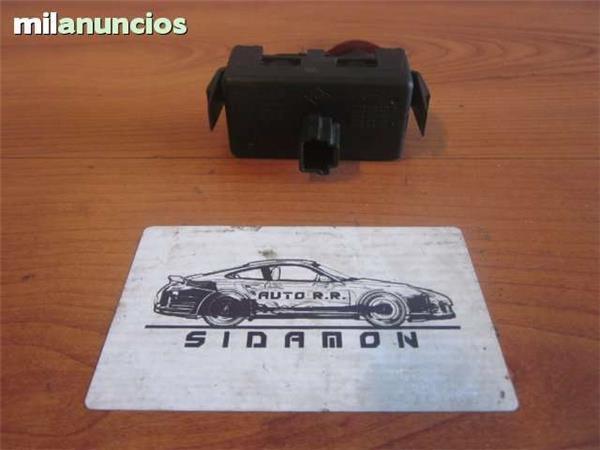 Boton 4 intermitentes y cierre renault - 8200214896a