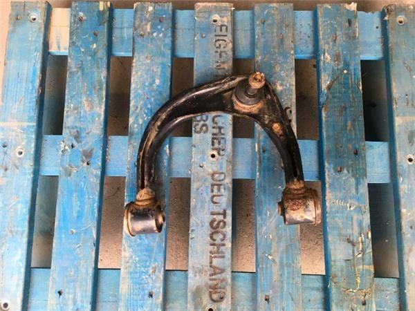 Brazo de suspension superior izq Hilux