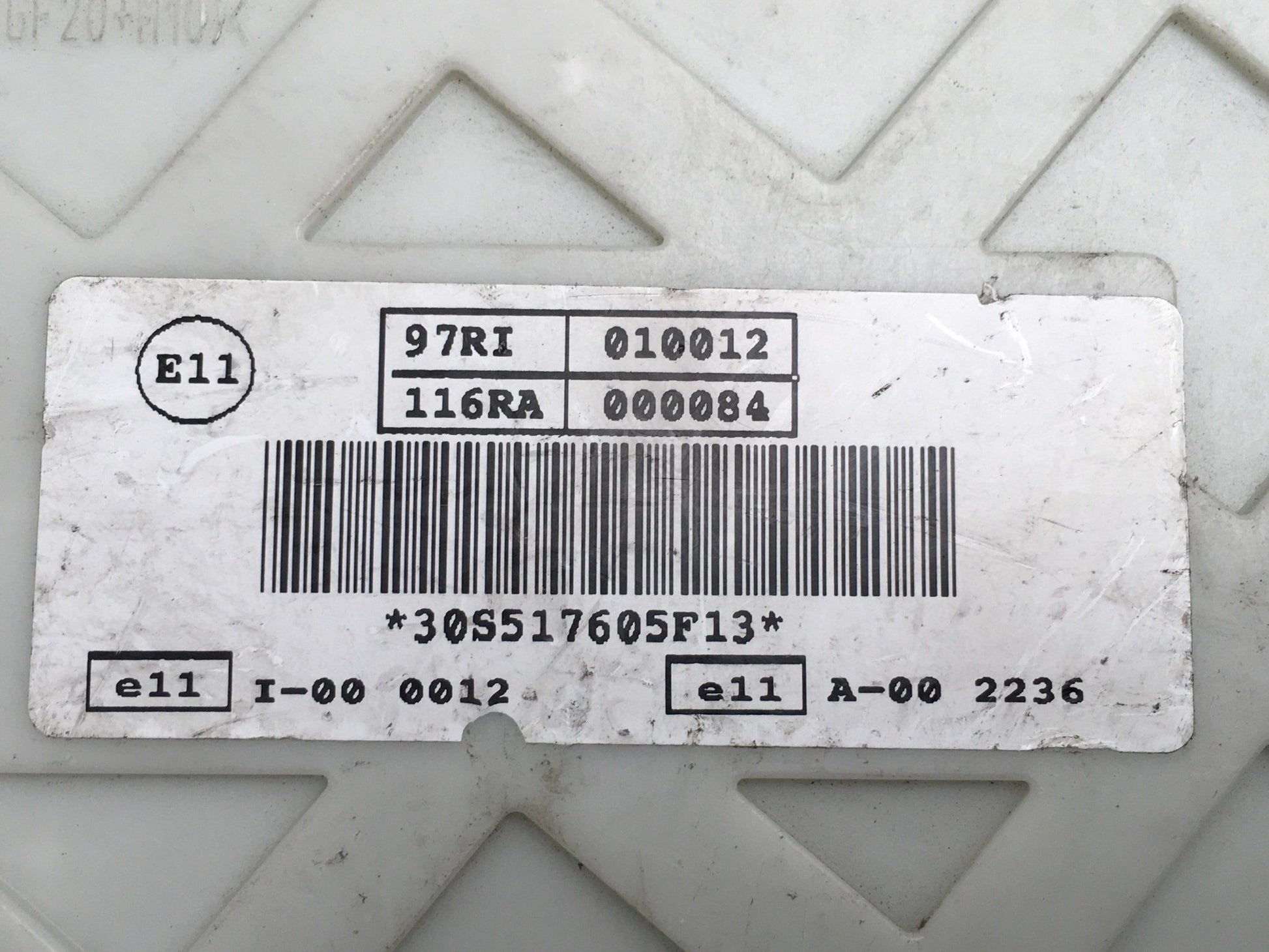 Caja fusibles Ford DV6T - 14A073 - FH - DV6T14A073FH