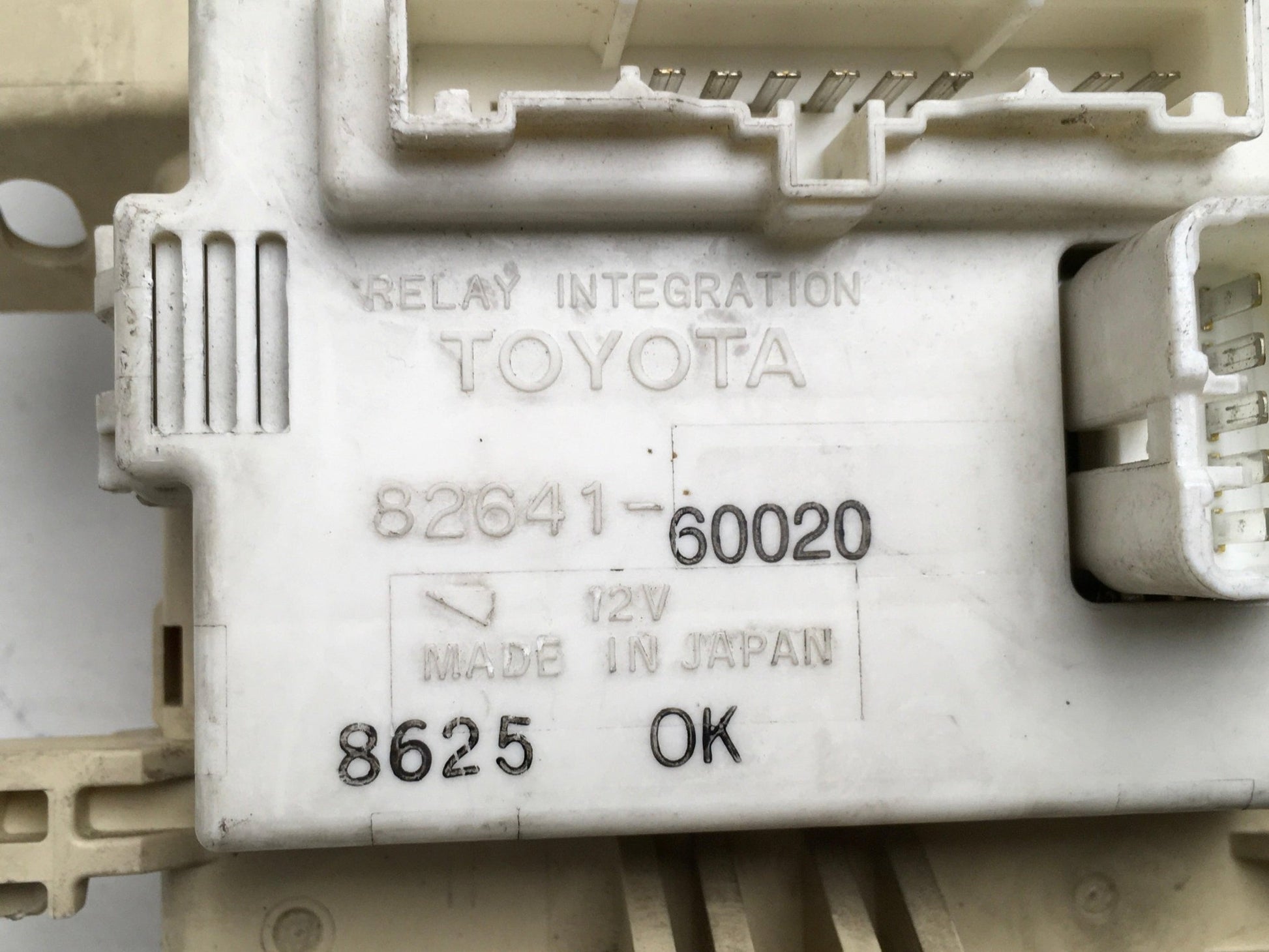 Caja fusibles Toyota J90 82641 - 60020 - 82641-60020