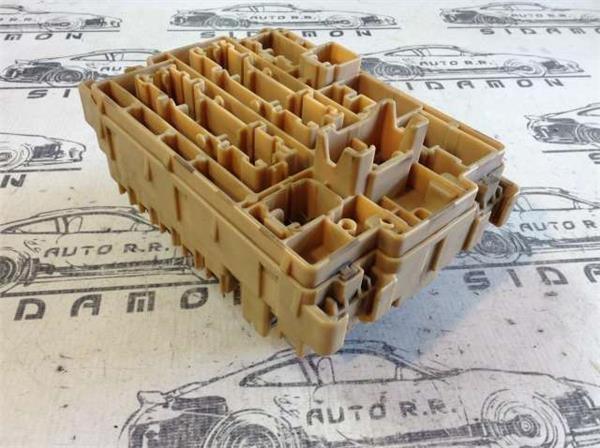 Caja fusibles toyota land cruiser j90 - 