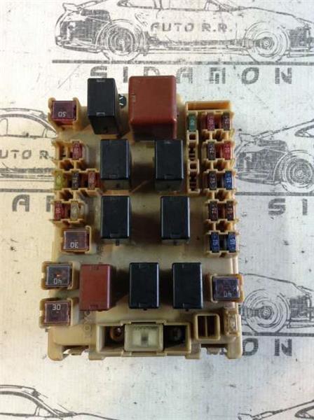 Caja fusibles toyota land cruiser j90 - 