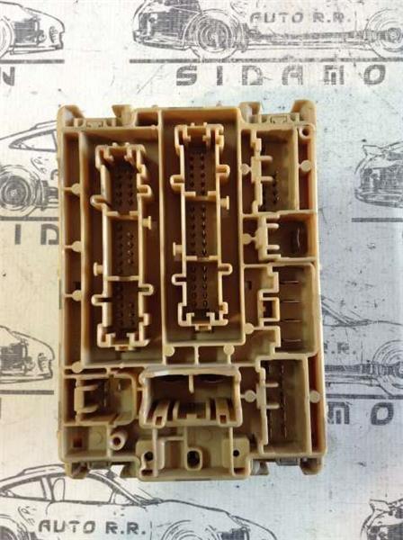Caja fusibles toyota land cruiser j90 - 
