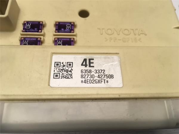 Caja fusibles toyota rav4 xa40 - 63583372