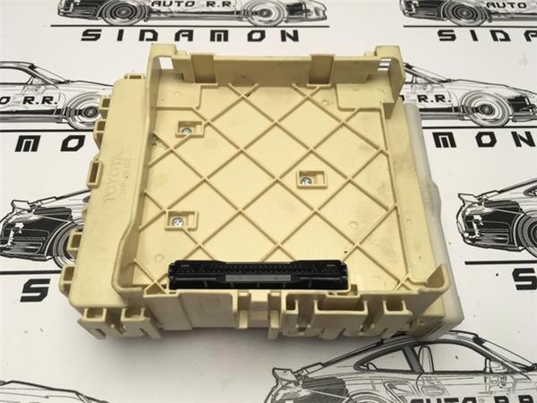 Caja fusibles toyota rav4 xa40 - 63583372