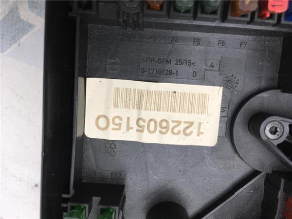 Caja fusibles VW 0-1718128-1