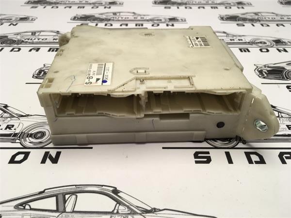 Caja reles fusibles lexus is 220d - AutoRR 8273053050