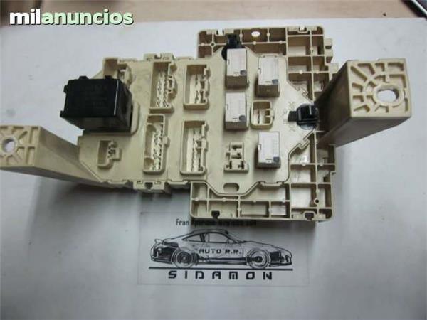 Caje de rele y fusibles suzuki swift - 
