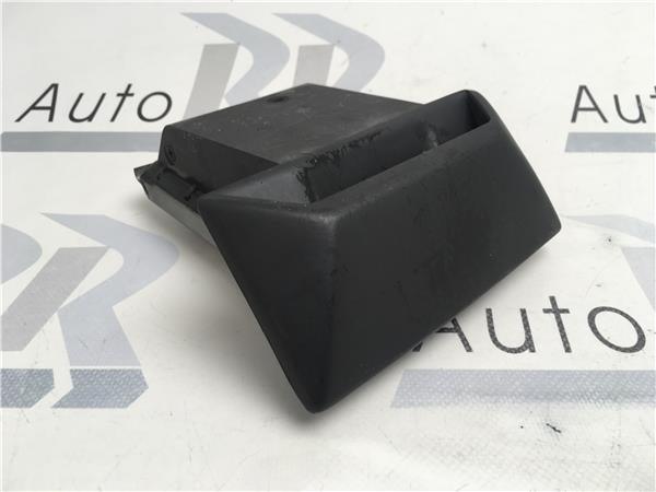 Cenicero central Nissan Terrano II - 688000f000