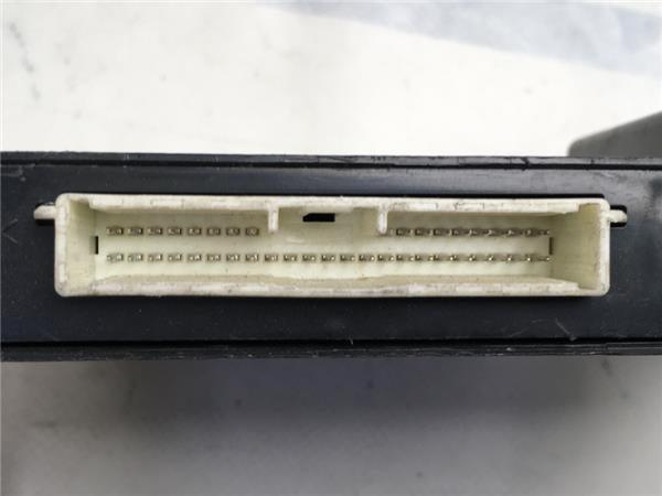 Centralita confort toyota yaris ii - 89300-52051