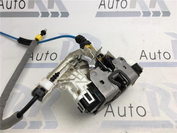 Cerradura delantera dcha Mercedes A09972