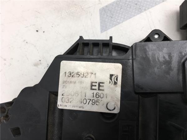 Cerradura izquierda Opel Corsa D - 13258271