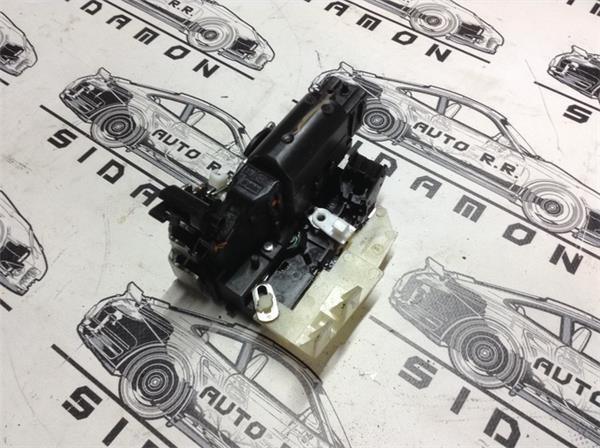 Cerradura puerta delantera dcha duster - 8200735224