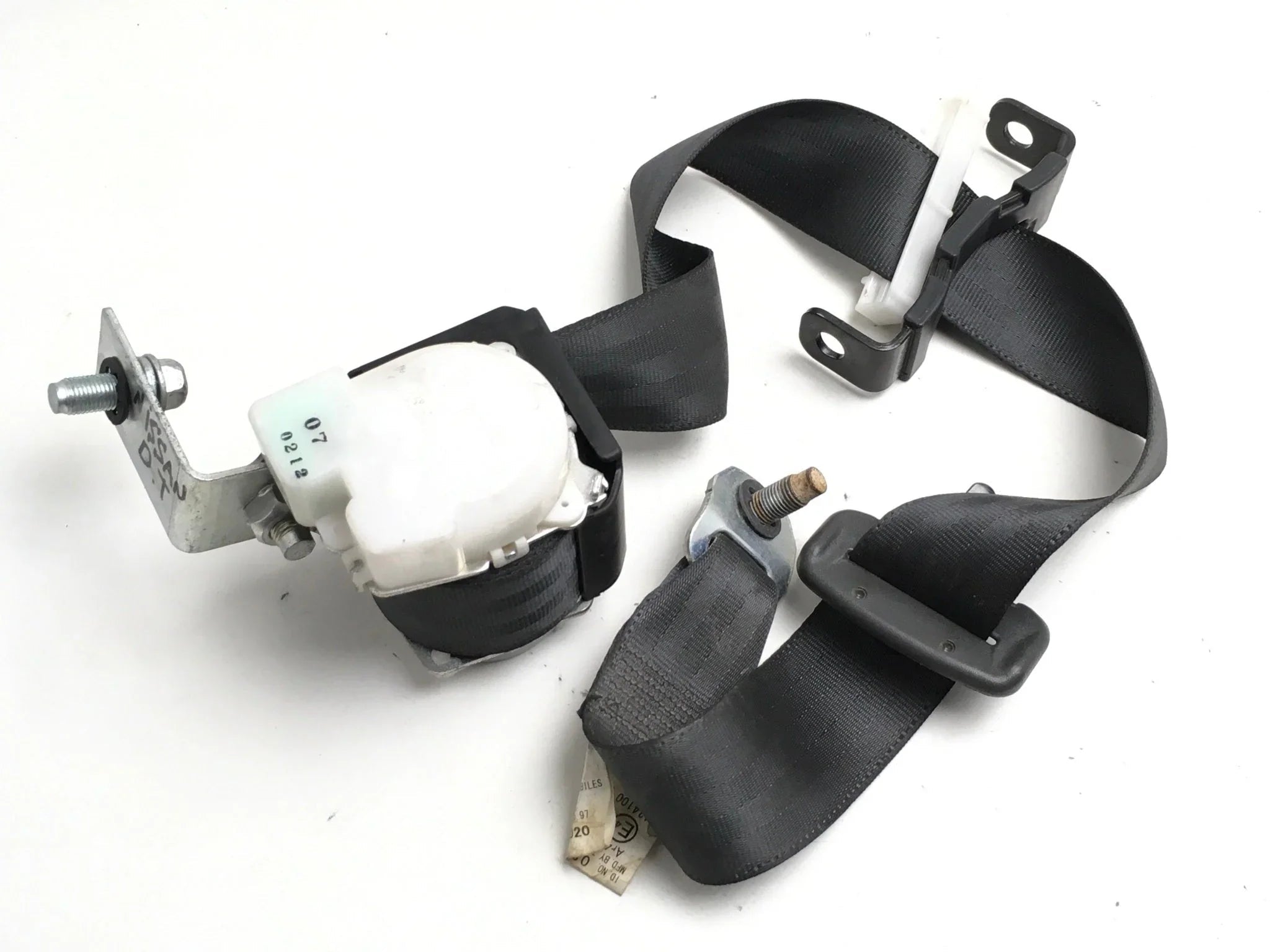 Cinturon trasero central Nissan Navara D40