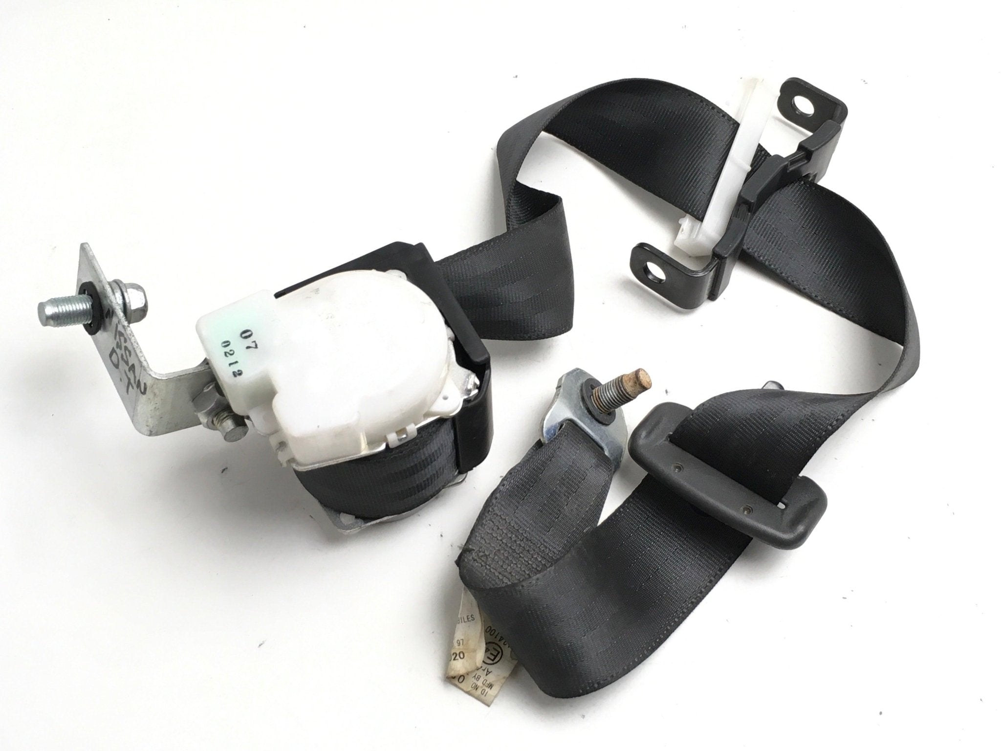 Cinturon trasero central Nissan Navara D40 - 021999