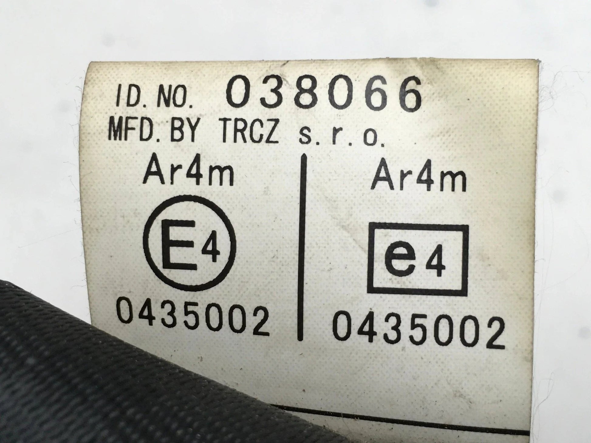 Cinturon trasero Izq Nissan Navara D40