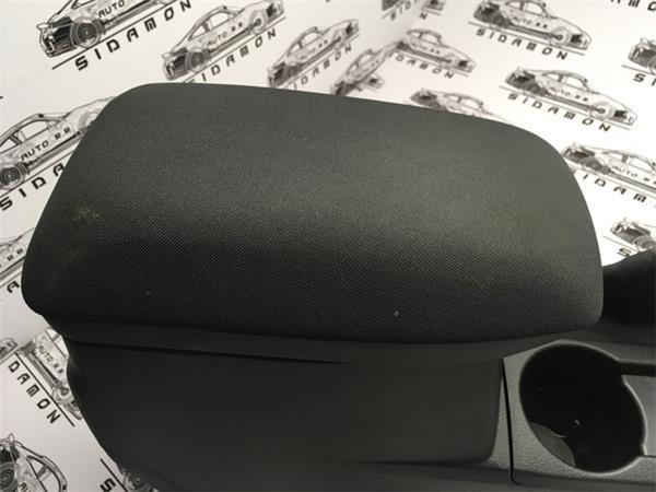 Consola central apoyabrazos toyota auris - 
