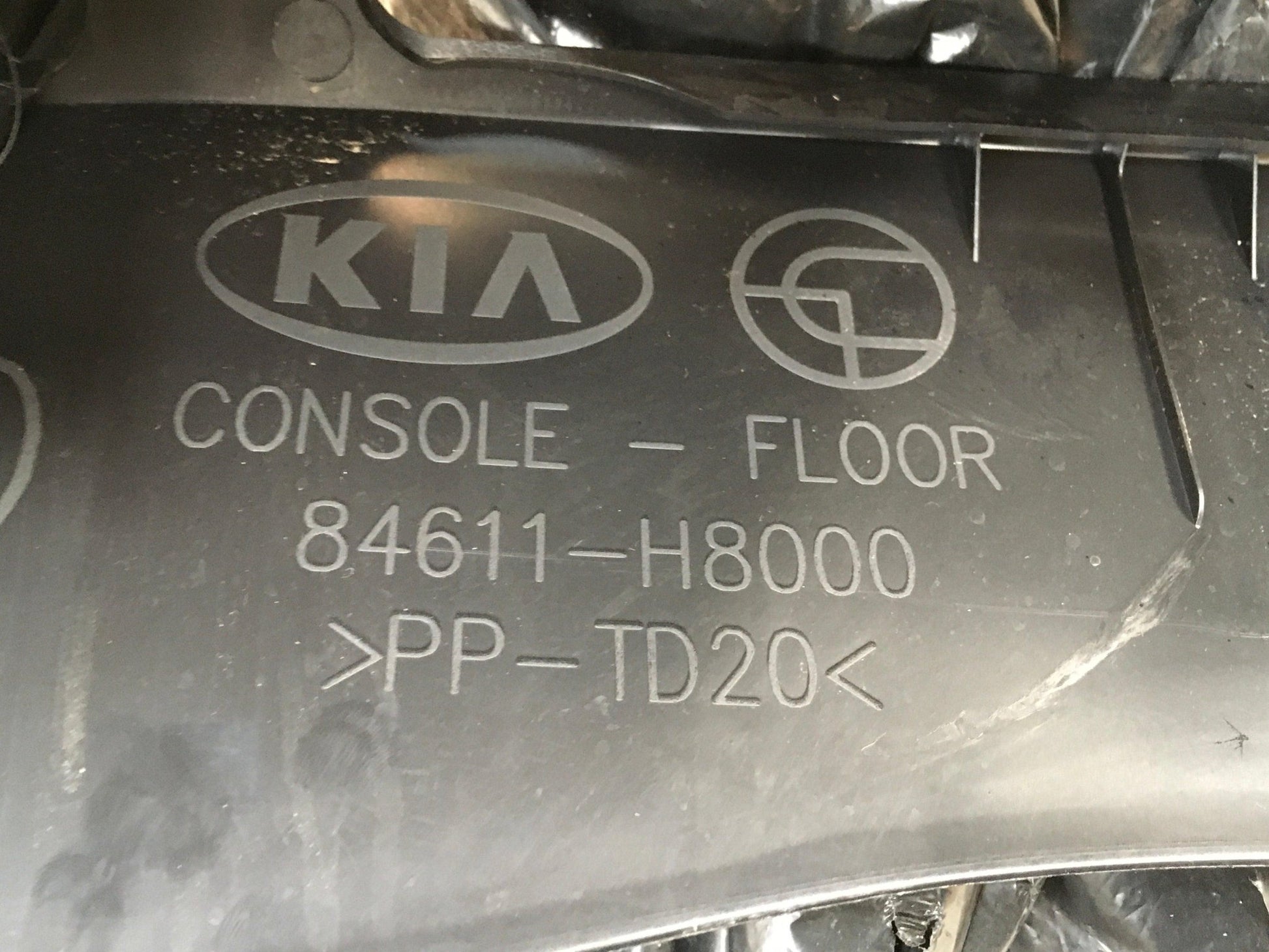 Consola Central Kia Stonic - 84611h8000