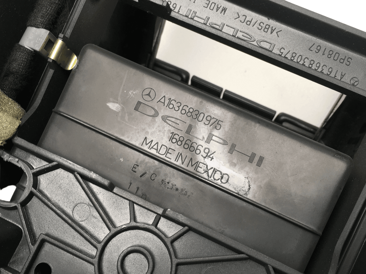 Consola central Mercedes ML W163 - A1636830875