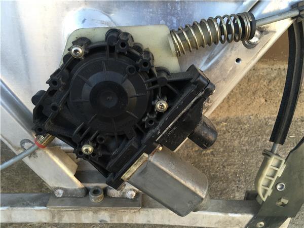Elevalunas delantero derecho Audi TT 8N