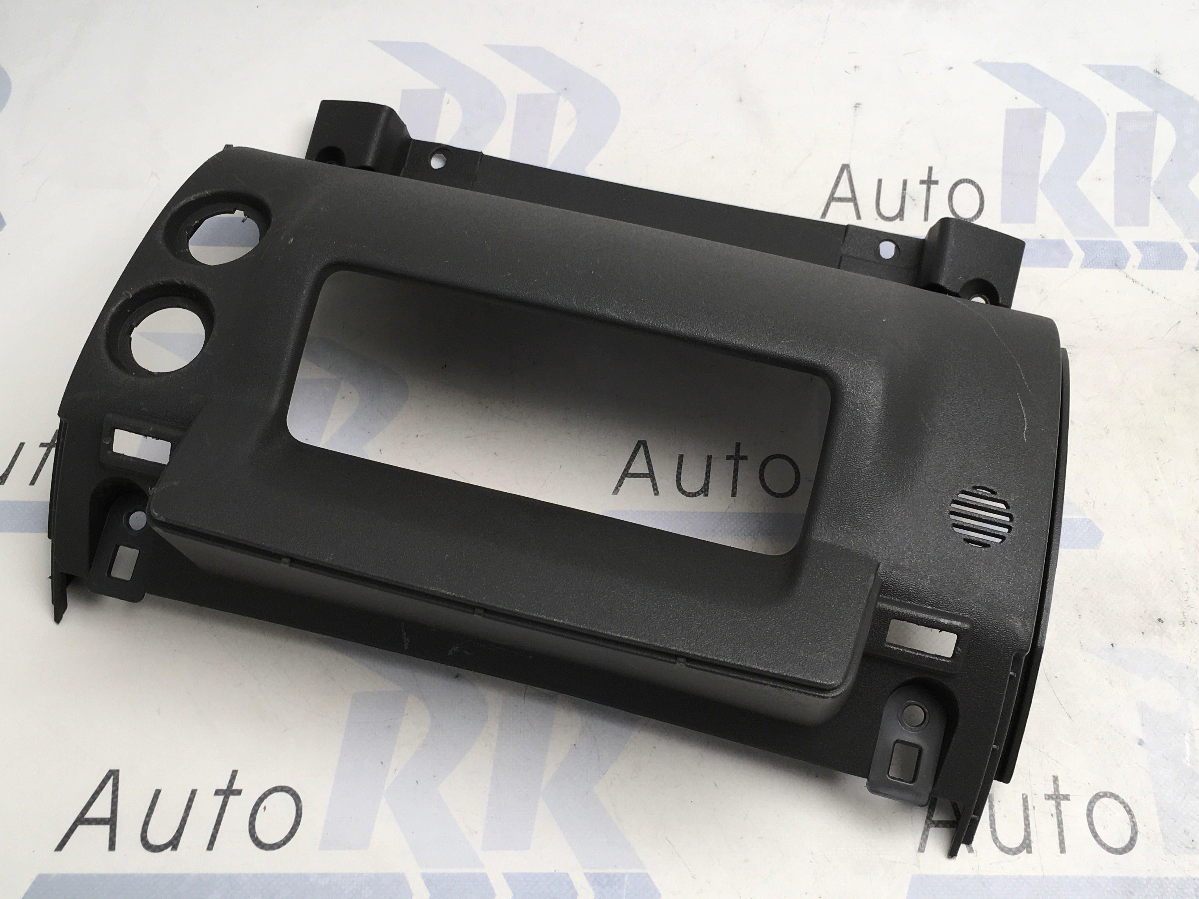 Embellecedor central Nissan 68246-EB302 - AutoRR 68246EB302