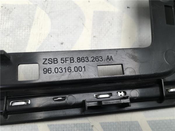 Embellecedor central Seat Leon IV KL